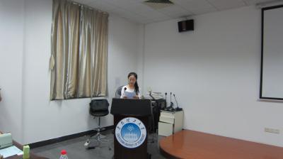 1) Chinese teacher Ms. Guo Ting is giving a speech