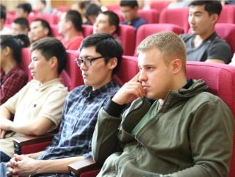 同学们认真听讲 同学们认真听讲