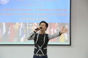 Indonesian Student Zhong Xiangyi perform a song (I will Always Love You)