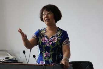 Dean An Ran spoke at the meeting