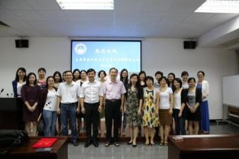 与我院教师合影 与我院教师合影