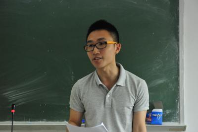 Mr. Ou Chenxi is hosting the ceremony