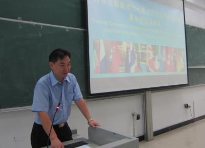 Prof. Hu Yongjian, Deputy dean of SIE is giving closing speech
