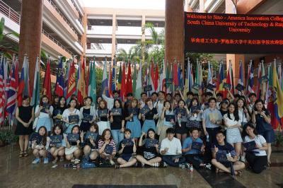 All the members have group photo taken together