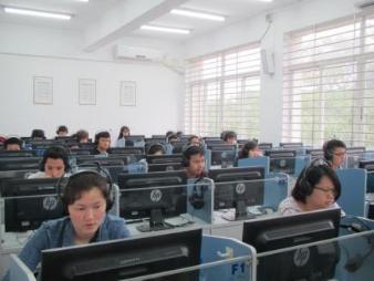 Examinee anwsering the questions